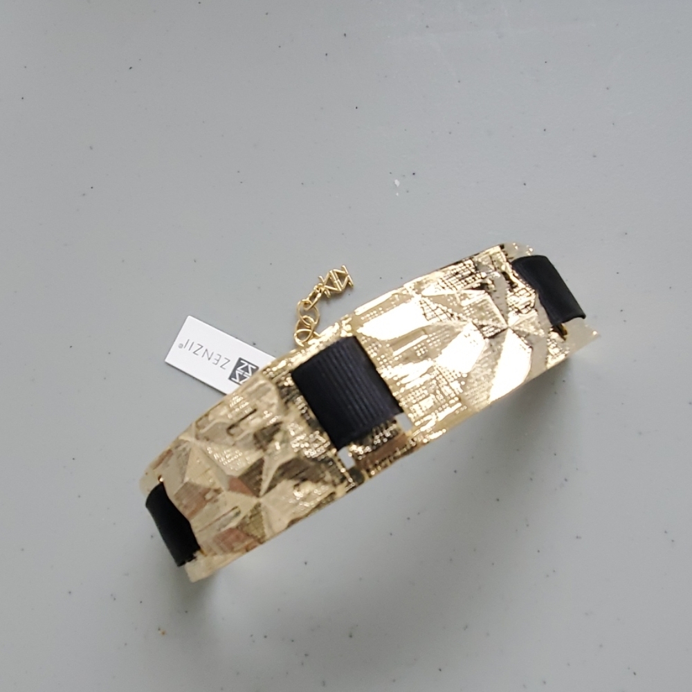 Zenzii choker necklace